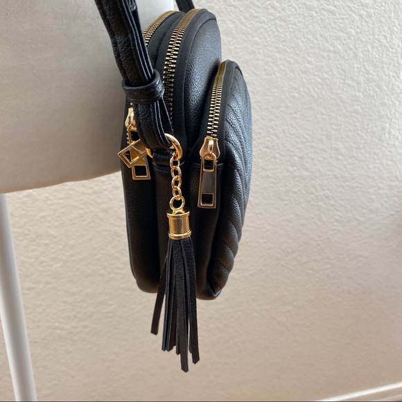 NWOT Mali & Lili Josie Triple Zip Chevron Crossbody - Picture 3 of 4